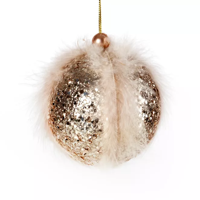 Bombka choinkowa zdobiona puszystymi piórami
