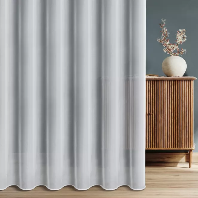 Firana szyta na taśmie 5 cm biała z wysokiej jakości trudnopalnej żorżety z certyfikatem, wykończona obciążnikiem