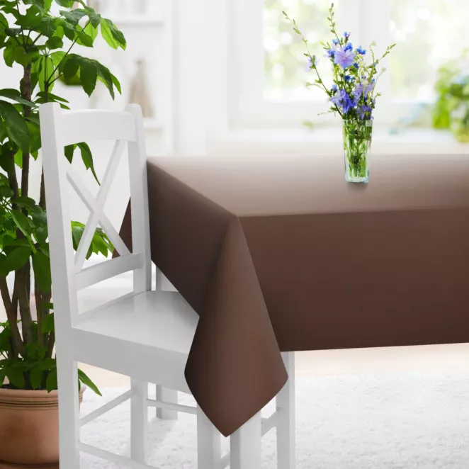 Obrus szyty brązowy z miękkiej tkaniny o welurowej strukturze