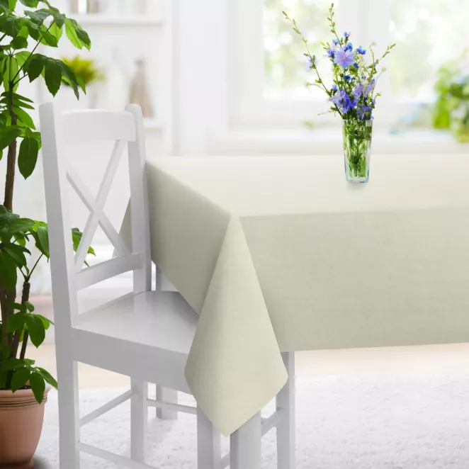 Obrus szyty ciemnokremowy z miękkiej w dotyku tkaniny szenilowej