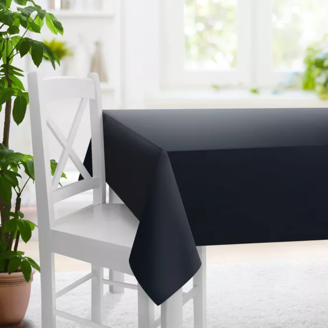 Obrus szyty granatowy z gładkiej tkaniny zaciemniającej typu dimout