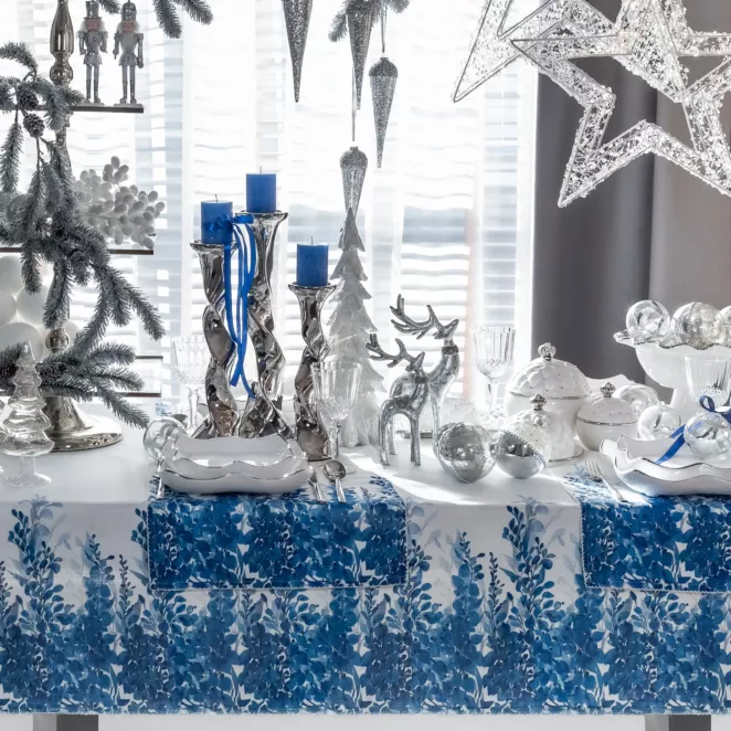 Obrus biało, niebieski 145x260 cm zdobiony na brzegach roślinnym wzorem - INES 14