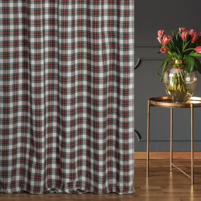 Zasłona szyta na taśmie 5 cm biało czerwona z delikatnej tkaniny w kratkę