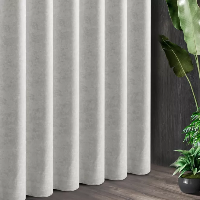 Tkanina zasłonowa szenilowa z strukturalnym splotem i efektem przecierki z kolekcji Pierre Cardin