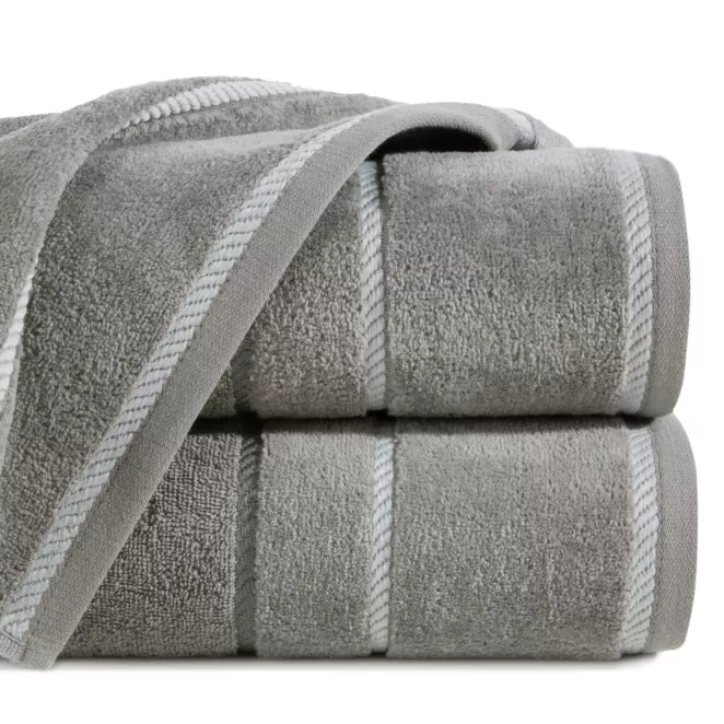 Ręcznik kąpielowy 70x140 cm bawełniany kolor stalowy z welwetową bordiurą i kontrastującymi paseczkami 500 g/m2 NEL