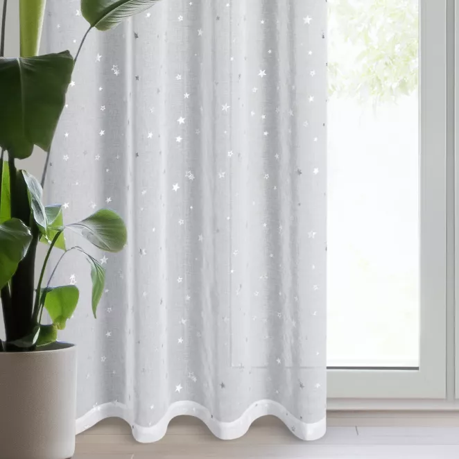 Firana biało, srebrna z etaminy zdobiona lśniącymi gwiazdkami 140x250 cm przelotka STAR