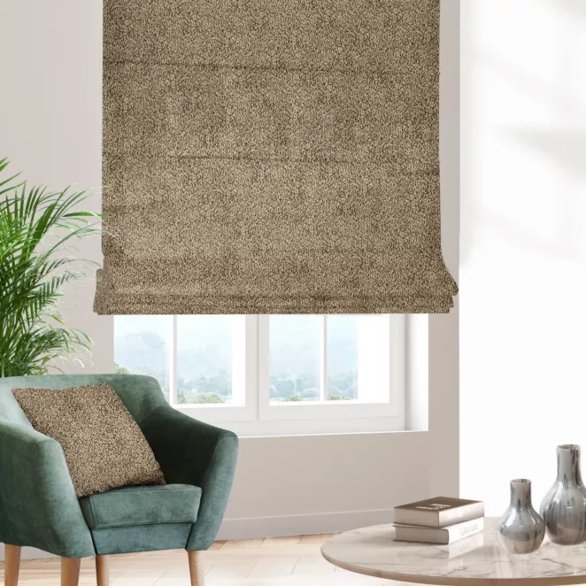 Roleta rzymska czarno złota z welwetowej tkaniny obiciowej w drobny wzór, w stylu glamour Italissima Eva Minge