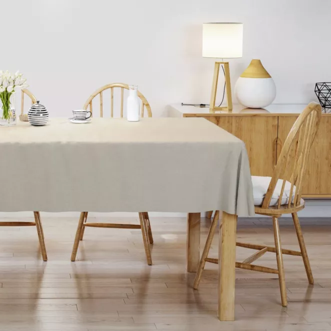 Obrus szyty kremowy z gładkiej tkaniny typu dimout