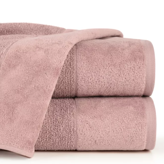 Ręcznik kąpielowy 50x90 cm bawełniany kolor pudrowy z bordiurą z weluru 500 g/m2 LUCY
