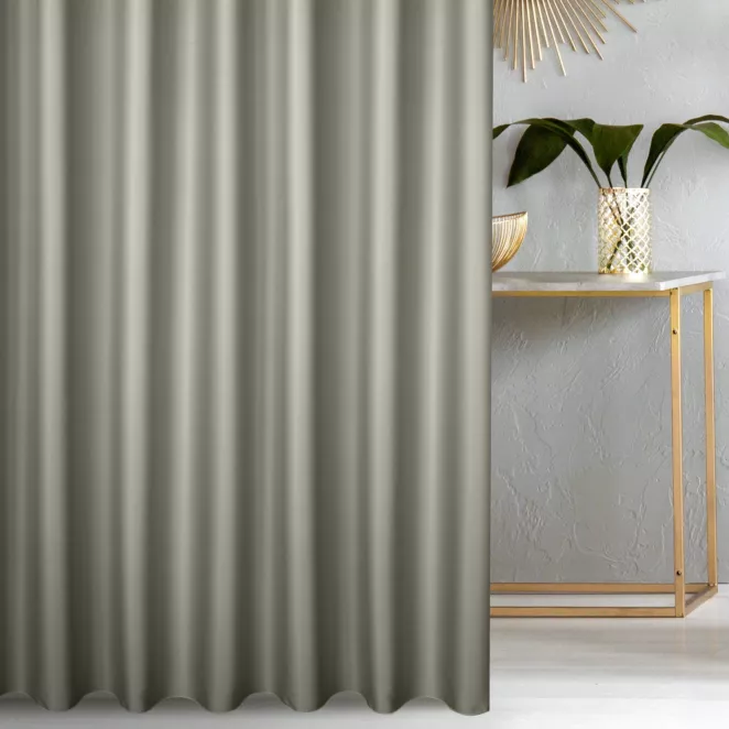 Zasłona szyta na taśmie 5 cm jasnoszara z gładkiej tkaniny zaciemniającej typu dimout wykończona obciążnikiem