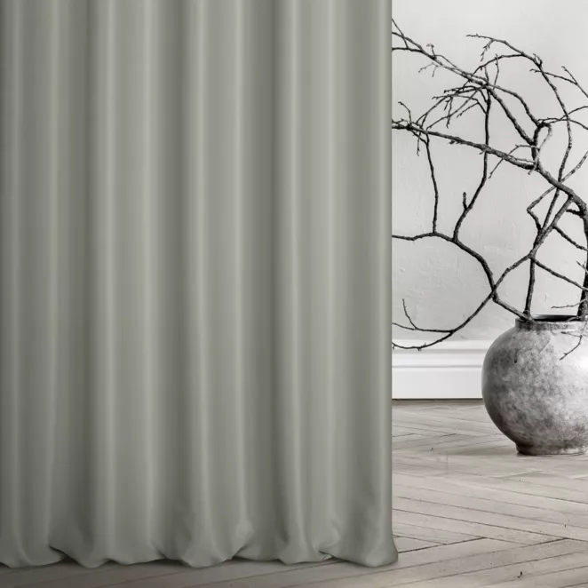 Zasłona szyta na taśmie 5 cm szara z tkaniny trudnopalnej, zaciemniającej, typu blackout