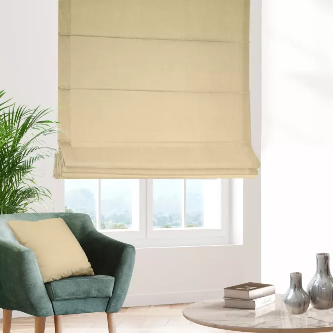 Roleta rzymska kremowa z miękkiej tkaniny o welurowej strukturze