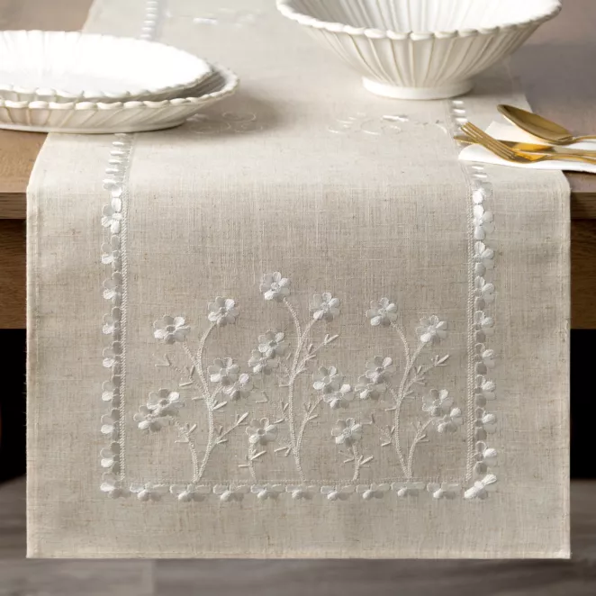 Bieżnik na stół beżowy 40x180 cm ADELINE z dodatkiem lnu zdobiony haftem