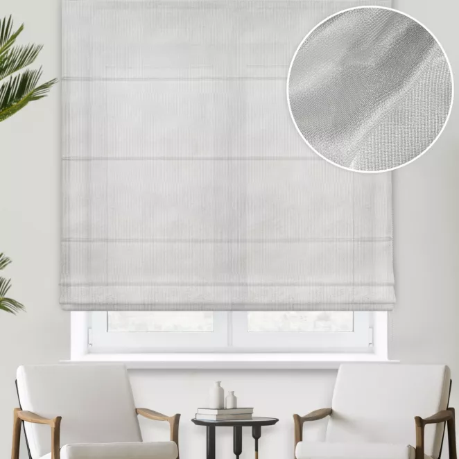 Roleta rzymska GIOVANNA srebrna z lekko połyskliwej miękkiej tkaniny o ciekawym splocie, wykończona obciążnikiem