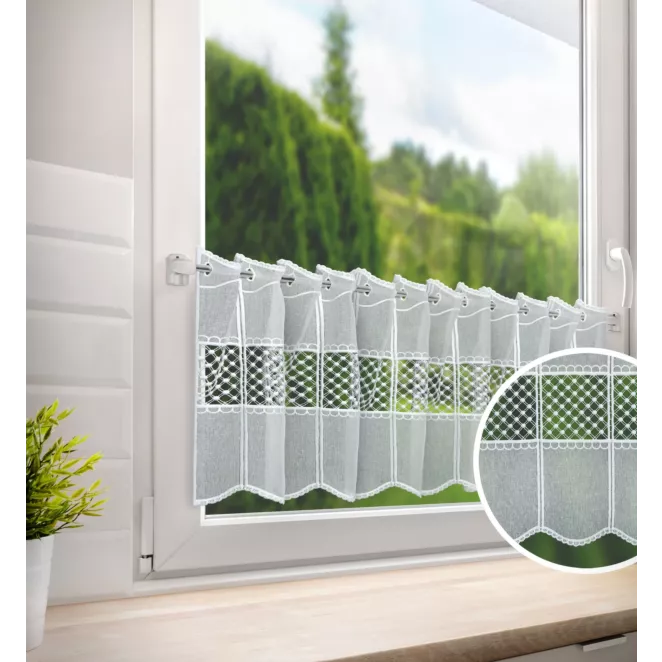 Tkanina firanowa zazdrostka z grubszej etaminy z ażurową aplikacją