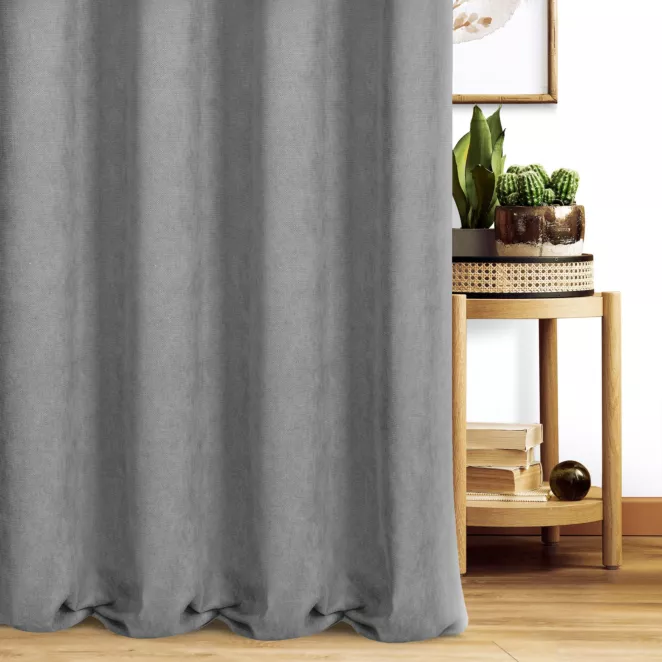 Zasłona szyta na tunelu srebrna z miękkiej tkaniny o welurowej strukturze