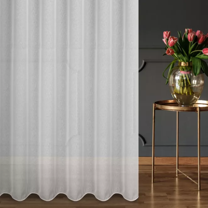 Firana szyta na taśmie 5 cm kremowa z gładkiej perłowej etaminy o naturalnym splocie, wykończona obciążnikiem