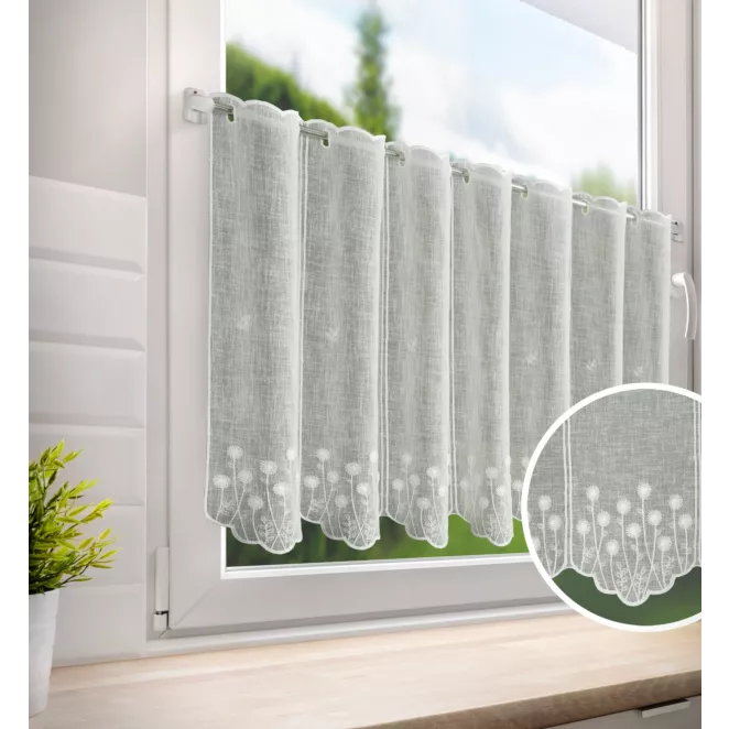 Tkanina firanowa zazdrostka z etaminy zdobiona haftem letnich kwiatów