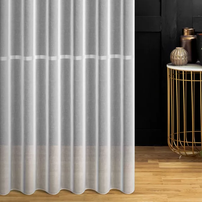 Firana szyta na taśmie 5 cm biała z delikatnej etaminy, zdobionej pasem, wykończonej obciążnikiem