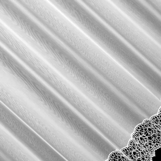 P286/4 Firana szyta na taśmie 5 cm biała z delikatnej tkaniny typu aden zdobiona aplikacją