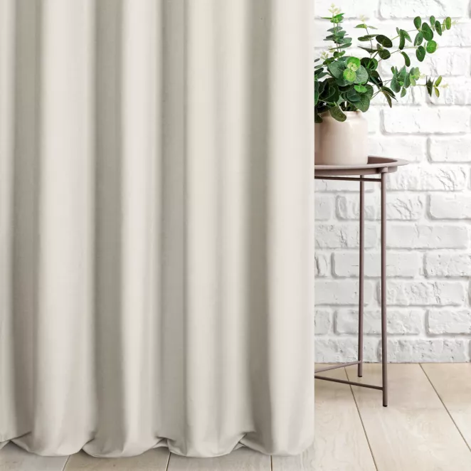 Zasłona szyta na flexach beżowa z gładkiej tkaniny w stylu eko