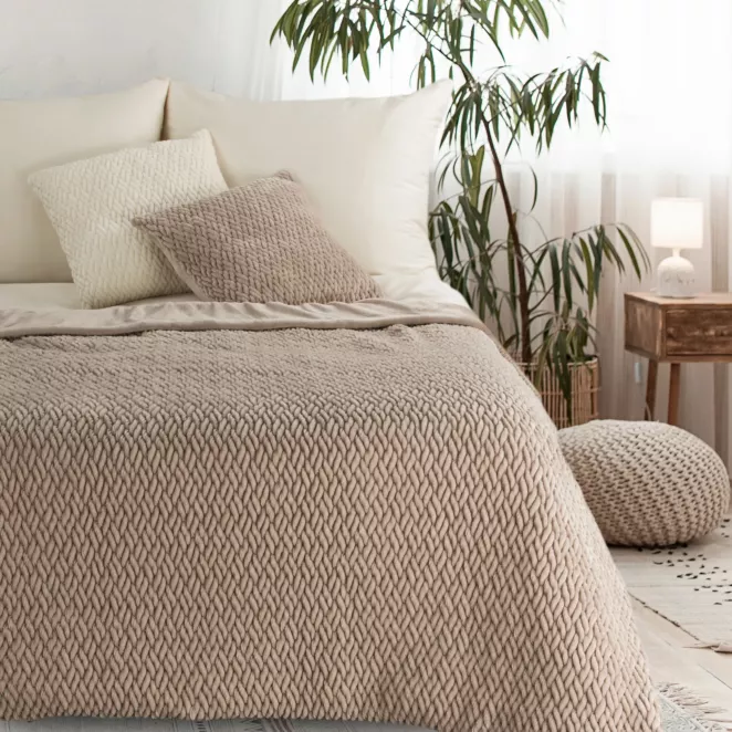 Koc 130x160 cm beżowy z widocznym plecionym splotem KAYLA
