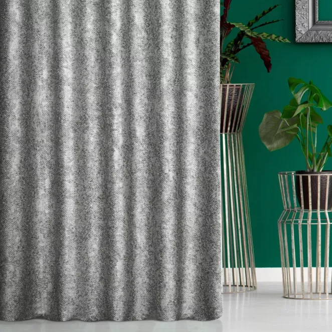 Zasłona szyta na taśmie 5 cm popielato srebrzysta z tkaninay o grubym, naturalnym splocie z delikatnym połyskiem