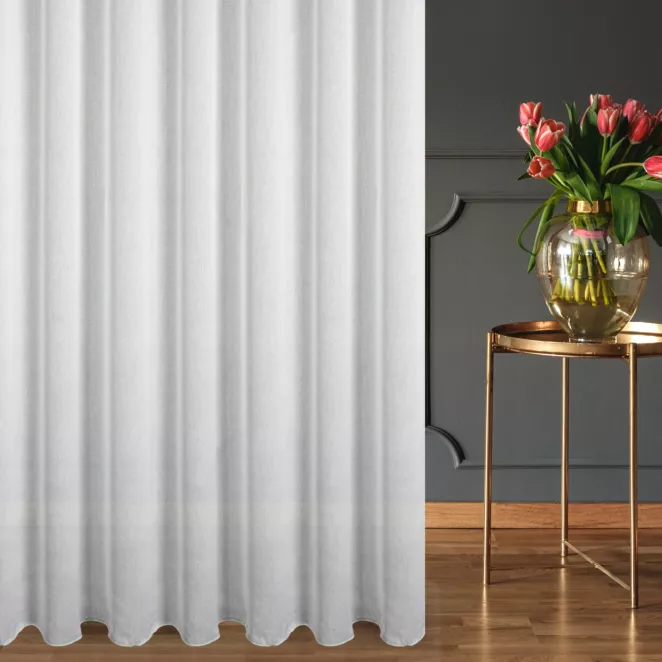 Firana szyta na taśmie 5 cm biała z półmatowej etaminy o luźnym splocie, wykończona obciążnikiem