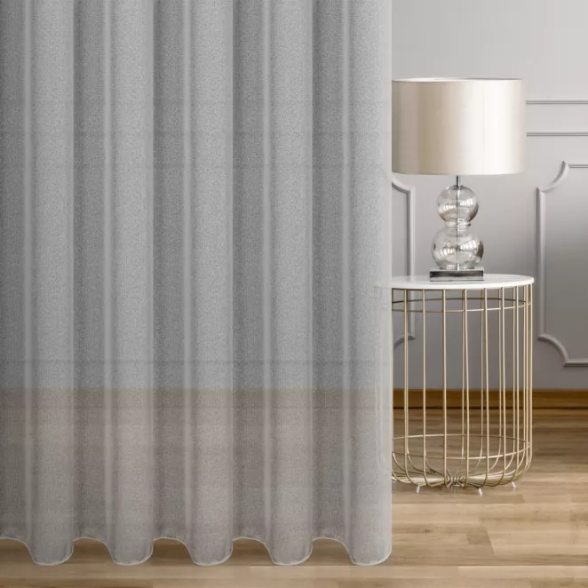 Firana szyta na taśmie 5 cm jasnoszara z drobnej siateczki, wykończona obciążnikiem