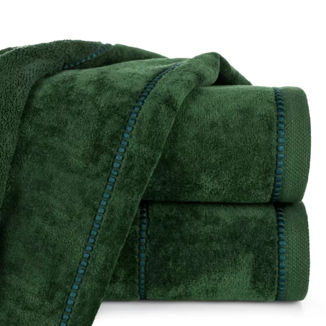 Ręcznik do rąk 70x140 cm bawełniany kolor zielony z welwetową ozdobną bordiurą 500 g/m2 MARI