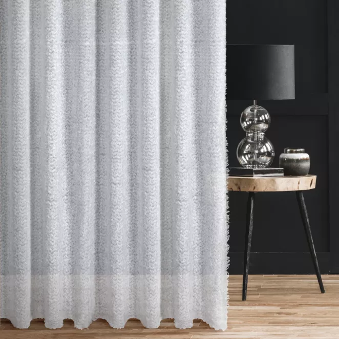 Zasłona szyta na taśmie 5 cm biała z tkaniny z aplikacją