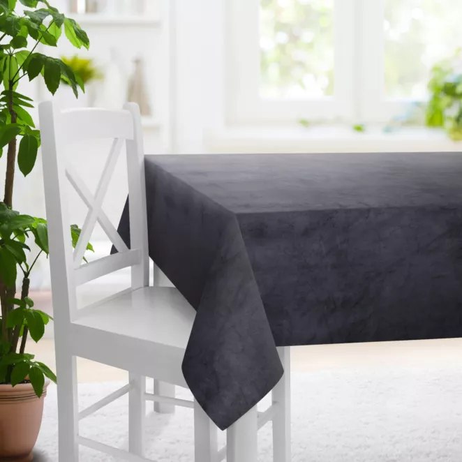 Obrus szyty WALDO czarny ze szlachetnej grubej tkaniny welwetowej o gramaturze 400g/m2