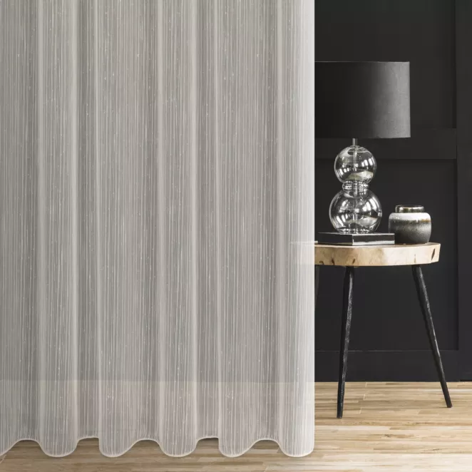 Firana szyta na taśmie 5 cm kremowa z tkaniny w pionowe, cienkie pasy, wykończona obciążnikiem