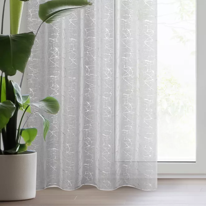 Firana biała z lekkiej etaminy ze srebrnym marmurkowym nadrukiem 140x250 cm przelotka REVA
