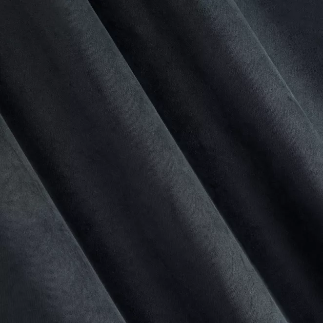 L90/7 Zasłona szyta na taśmie 5 cm LIVIA czarna z miękkiego welwetu zaciemniającego typu BLACKOUT o gramaturze 400g/m2