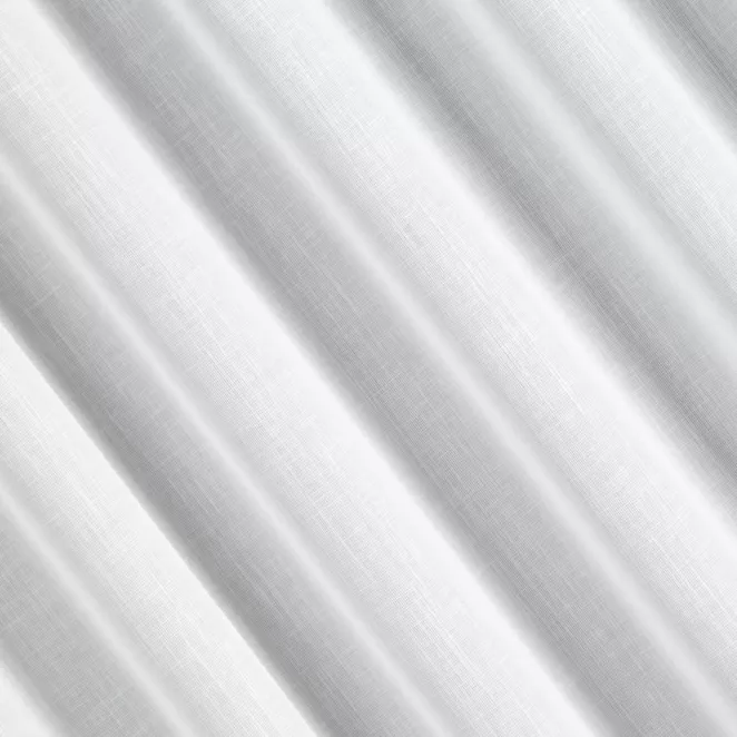 R229/3 Firana szyta na taśmie 5 cm biała z tkaniny o drobnym, wyraźnym splocie, wykończona obciążnikiem