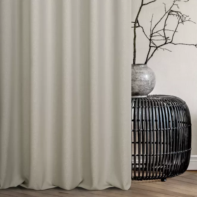 Zasłona szyta na taśmie 5 cm szara z tkaniny z dodatkiem połyskującej nici, z widocznym ozdobnym splotem