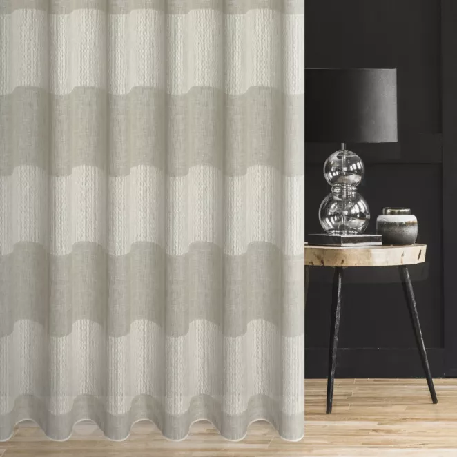 Firana szyta na taśmie 5 cm beżowa z matowej tkaniny przeszywana błyszczącą nicią