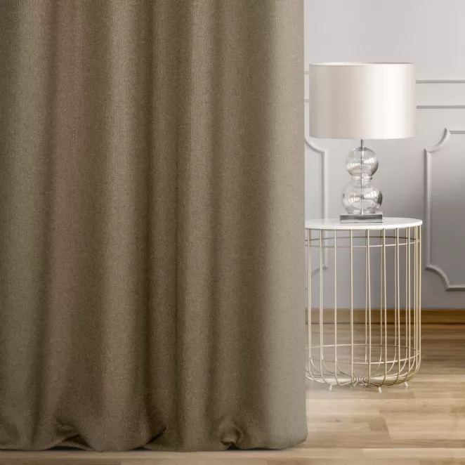 Zasłona szyta na taśmie 5 cm ciemnobrązowa z tkaniny o naturalnym splocie w stylu eko