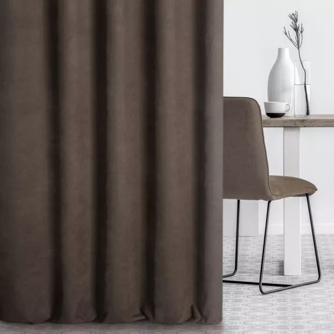 Zasłona szyta na taśmie 5 cm DORA - HIT brązowa z miękkiej tkaniny o welurowej strukturze