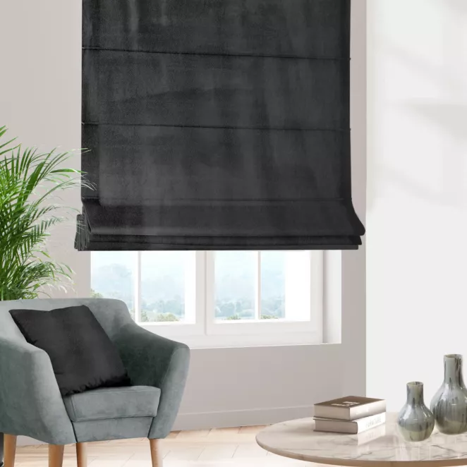 Roleta rzymska SAFARI grafitowa z miękkiej welwetowej tkaniny w wytłaczany drobny wzór