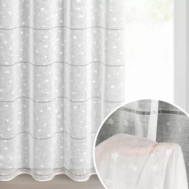 Firana świąteczna biało z etaminy zdobiona nadrukiem gwiazdek i ażurowych paseczków przelotka - NADINE
