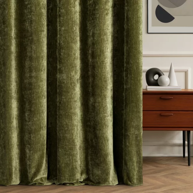 Zasłona szyta na taśmie 5 cm zielona z miękkiej w dotyku tkaniny szenilowej