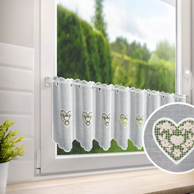 Tkanina firanowa zazdrostka zdobiona haftem w serca