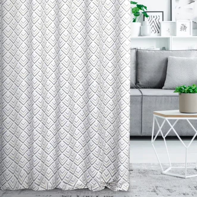 Zasłona szyta na taśmie 5 cm kremowo grafitowa z tkaniny o naturalnym splocie z nadrukowanym geometrycznym wzorem