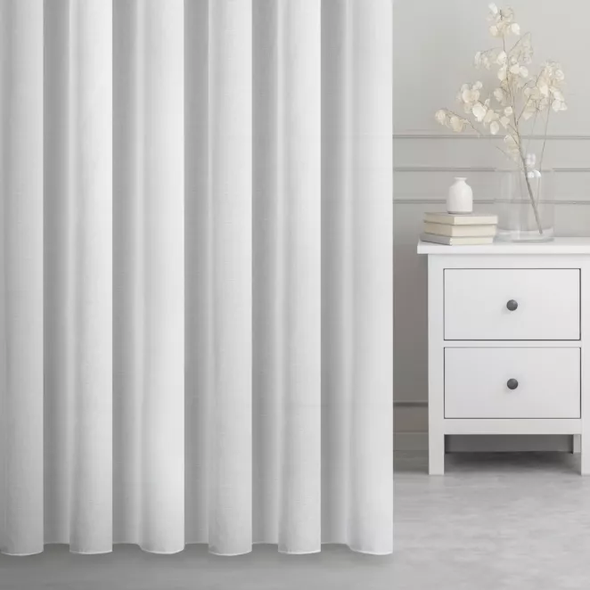 Firana szyta na taśmie 5 cm SILVINA biała z etaminy o gęstym splocie z lekkim połyskiem