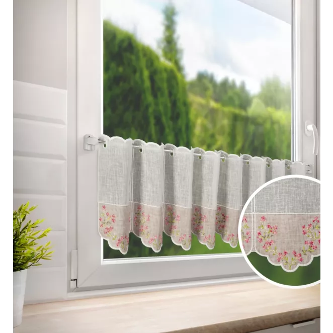 Tkanina firanowa zazdrostka z etaminy zdobiona haftem drobnych kwiatuszków