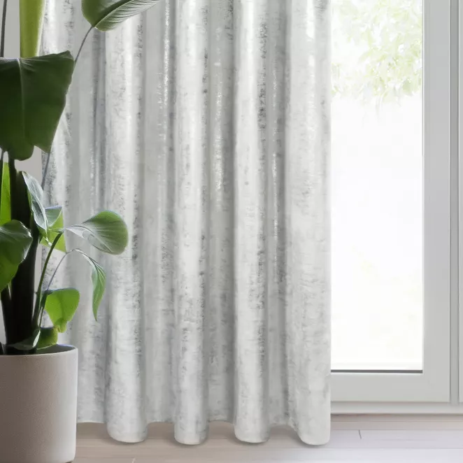 Zasłona welwetowa biało, srebrzysta zdobiona przecieranym wzorem 140x270 cm taśma - RENIA