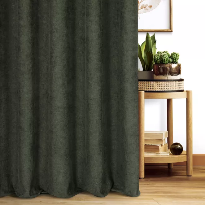 Zasłona szyta na taśmie 5 cm ciemnooliwkowa z miękkiej w dotyku tkaniny szenilowej