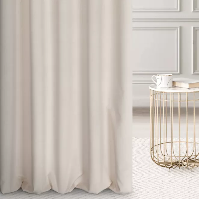 Zasłona szyta na taśmie 5 cm kremowa z grubej, matowej tkaniny welwetowej o gramaturze 380g/m2